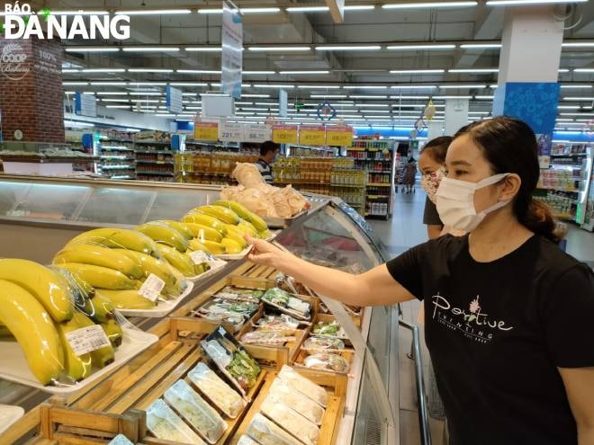 Các siêu thị sẵn sàng vào cuộc cho những ngày sắp tới. Ảnh chụp tại Co.opmart Đà Nẵng. Ảnh: QUỲNH TRANG