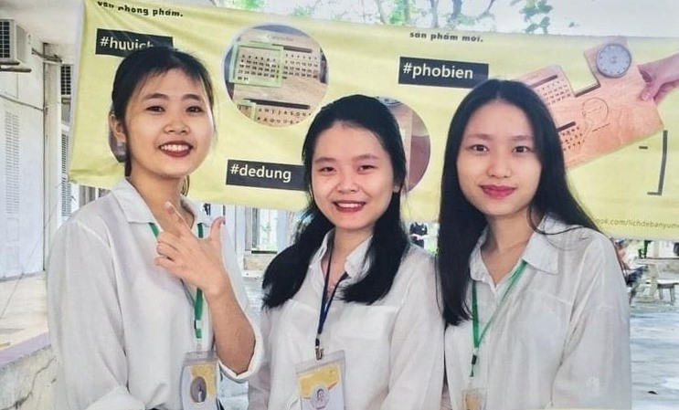Nhóm 3 Sinh viên Trường ĐH Kinh tế Đà Nẵng đạt giải Nhất Olympic kinh tế lượng và ứng dụng toàn quốc 2021. Ảnh ĐH Đà Nẵng.