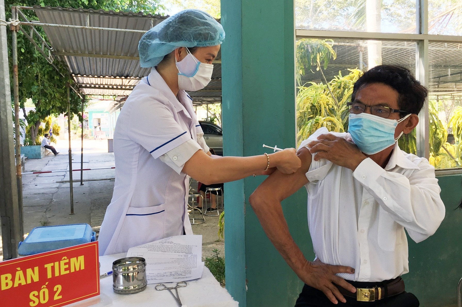 1.800 người ở Phú Ninh được ưu tiên tiêm vắc xin ngừa Covid-19 trong đợt này. Ảnh: C.Đ