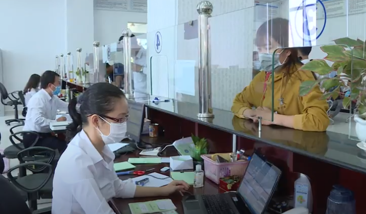 BHXH giải quyết thủ tục hành chính cho người lao động, doanh nghiệp.