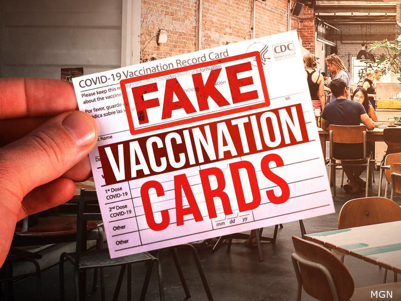 Một số quốc gia như Canada, Pháp phạt nặng những người mua, bán thẻ chứng nhận tiêm phòng vắc xin giả. Ảnh: