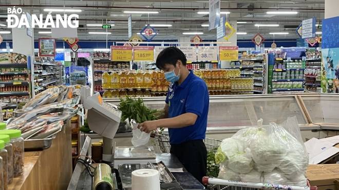 Nguồn cung không quá khan hiếm nhưng các nhà cung ứng thiếu con người và gặp khó khăn trong vấn đề vận chuyển. Ảnh: QUỲNH TRANG