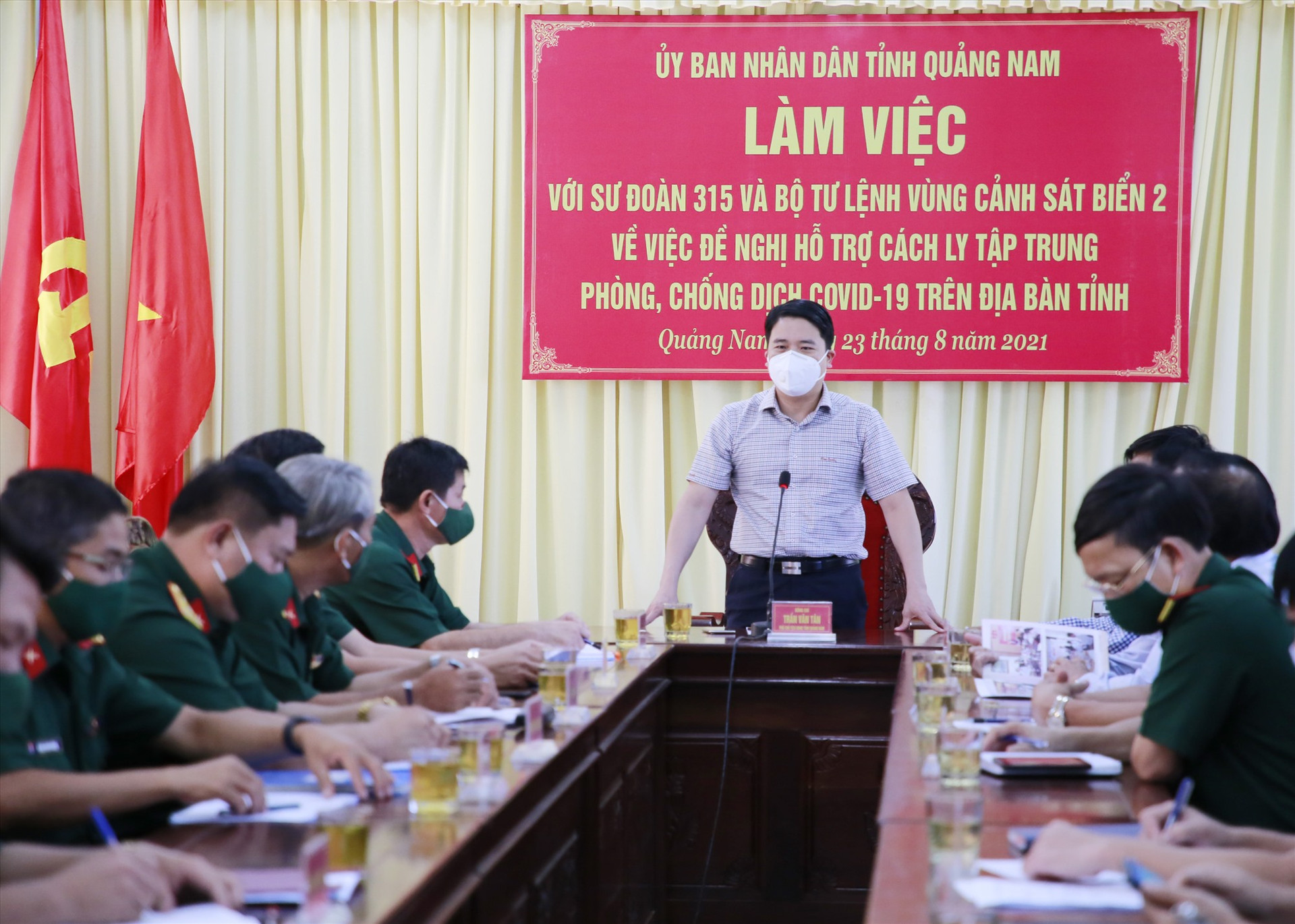 PCT UBND tỉnh Trần Văn Tân làm việc với Sư đoàn 315, Bộ tư lệnh Vùng Cảnh sát biển 2.