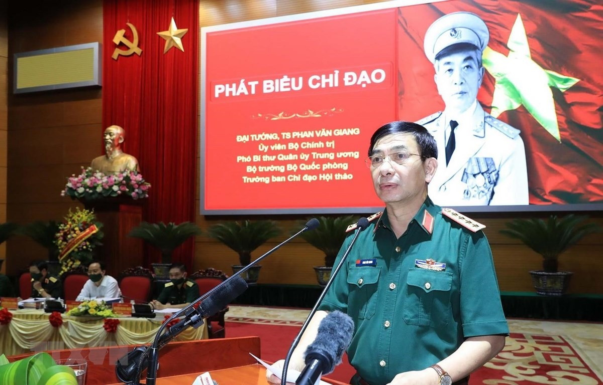 Đại tướng Phan Văn Giang, Ủy viên Bộ Chính trị, Bộ trưởng Bộ Quốc phòng đọc tham luận. (Ảnh: Trọng Đức/TTXVN)