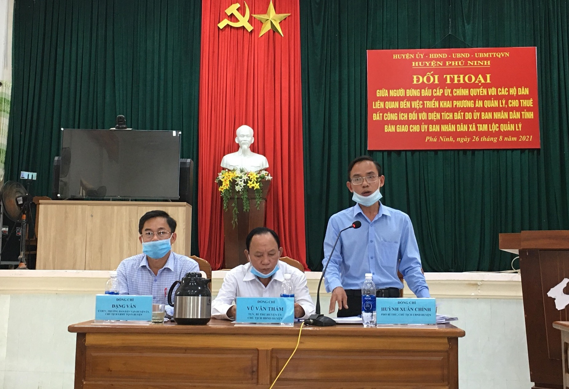 Chính quyền đề nghị người dân xã Tam Lộc cần hợp tác, cầu thị để tháo gỡ các vướng mắc liên quan. Ảnh: C.Đ
