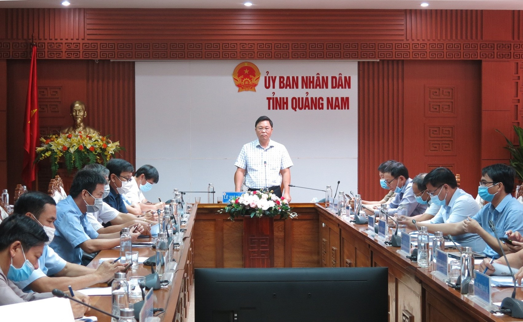Chủ tịch UBND tỉnh Lê Trí Thanh chủ trì.
