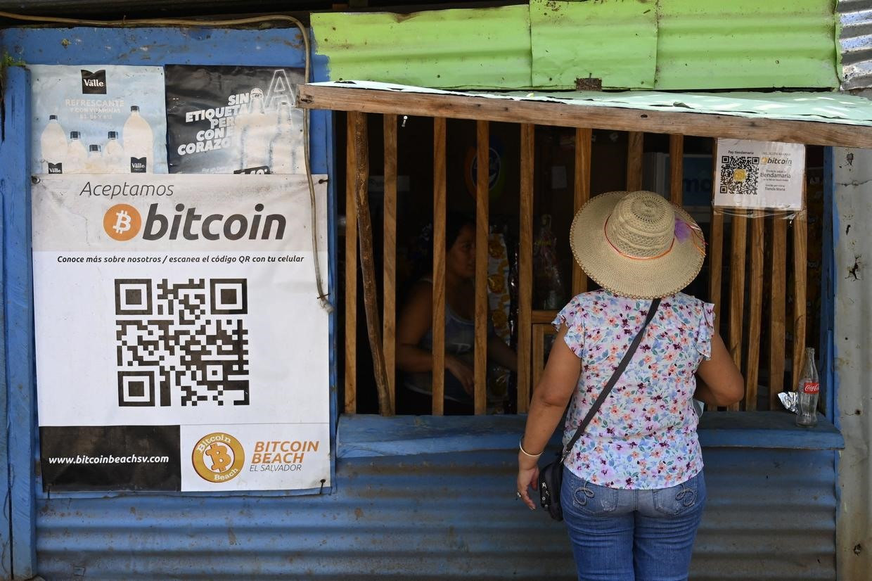  Một cửa hàng chấp nhận thanh toán bitcoin ở El Salvador ngày 4.9.2021. Ảnh: Getty Images