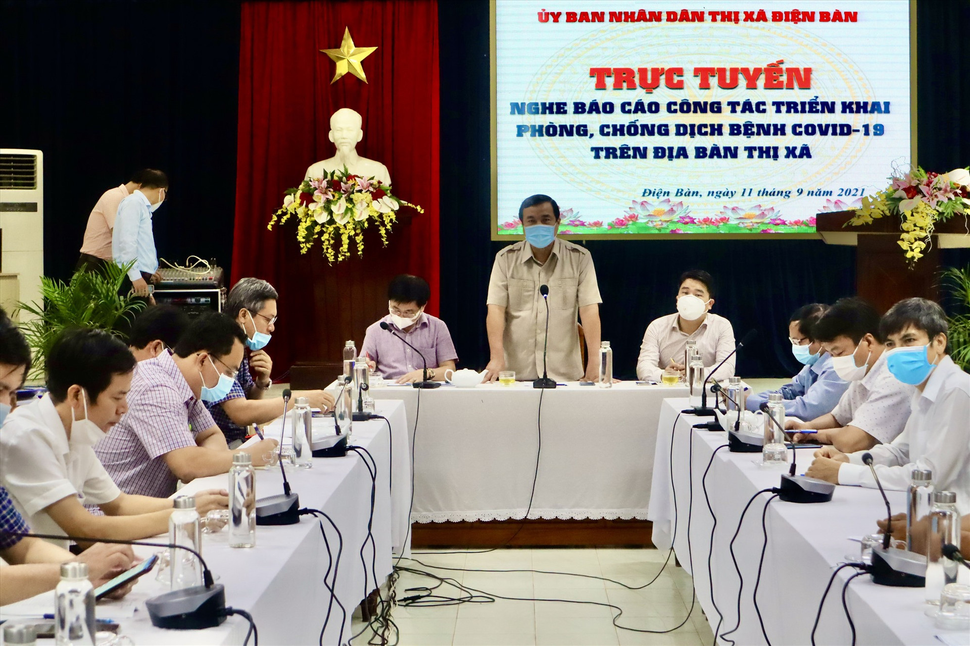 Bí thư Tỉnh ủy Phan Việt Cường chủ trì buổi làm việc với Điện Bàn về công tác phòng, chống dịch Covid-19 cuối tuần qua. Ảnh: Q.T