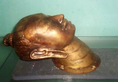Đầu tượng thần Siva bằng vàng được tìm thấy ở Đại Lộc năm 1997. Ảnh: internet