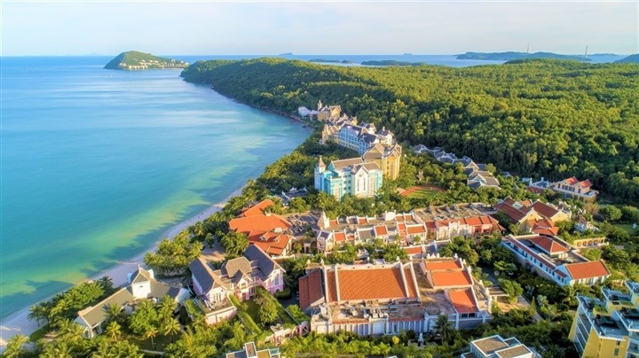 Khu nghỉ dưỡng JW Marriott Phu Quoc Emerald Bay Resort tại Nam đảo.