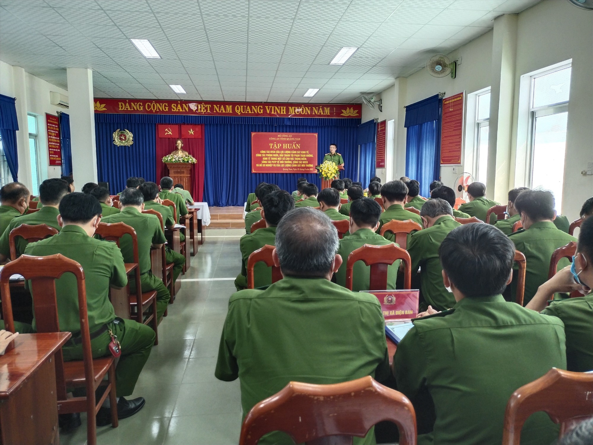Cán bộ chiến sĩ các đội nghiệp vụ của công an 18 huyện, thị xã, thành phố dự tập huấn