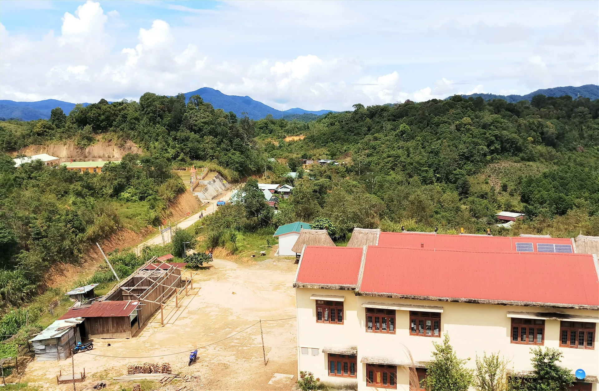 Diện tích đất hơn 5ha tại trung tâm xã Ch’Ơm (Tây Giang) do gia đình đảng viên Alăng Nhun và cộng đồng hiến tặng. Ảnh: ALĂNG NGƯỚC