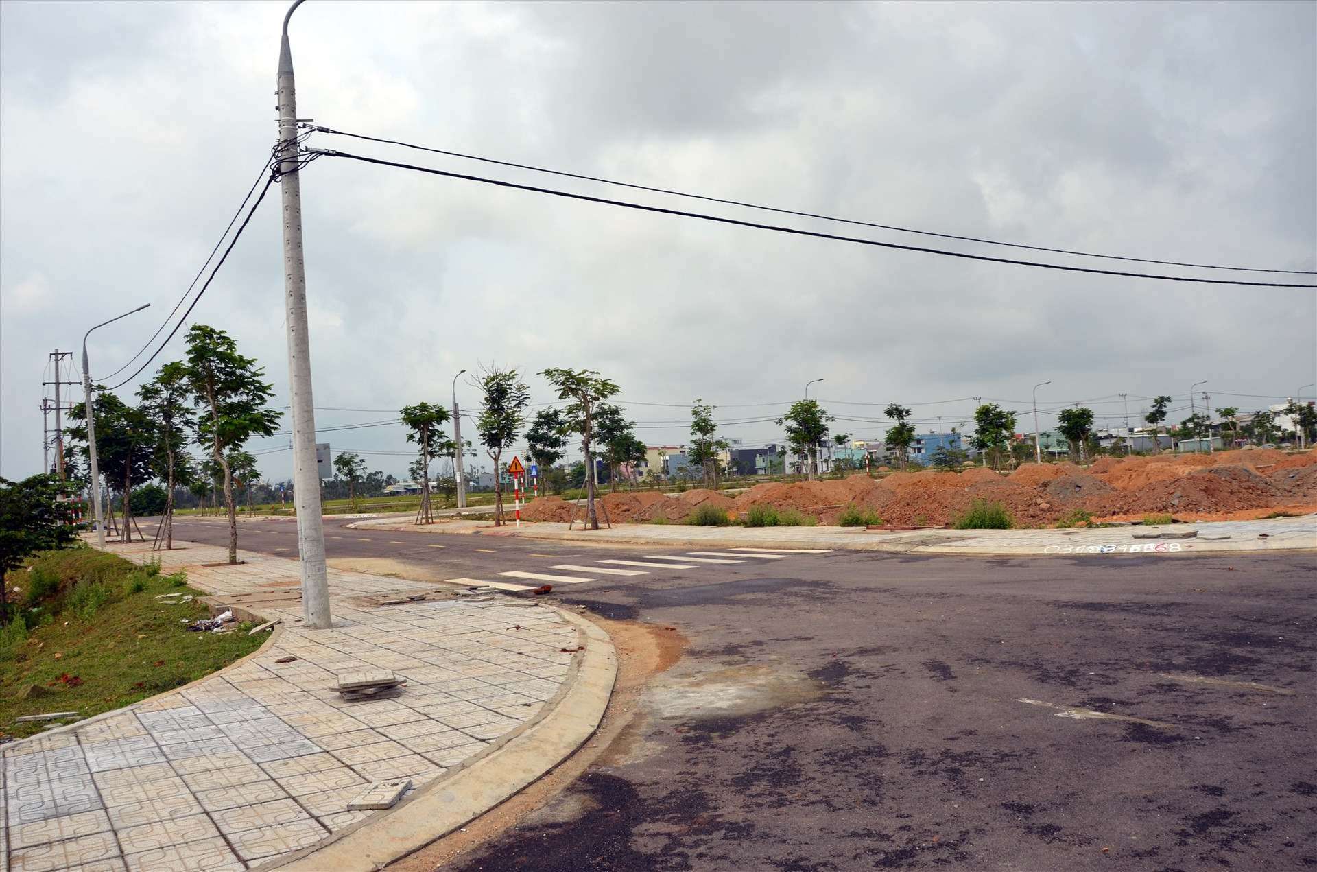Một khu dân cư, tái định cư tại phường An Phú (Tam Kỳ) đang giai đoạn hoàn thiện hạ tầng. Ảnh: H.P
