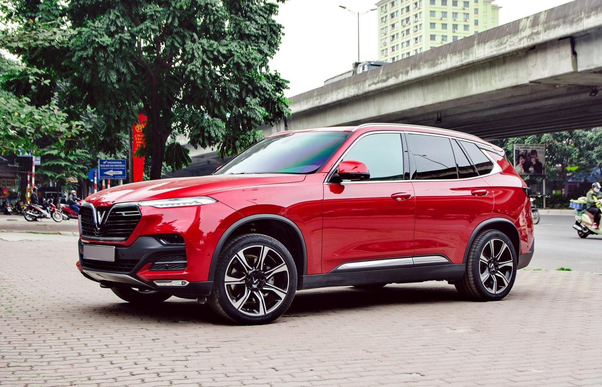 VinFast Lux SA2.0 thuộc dòng xe SUV đa dụng với bề ngoài nổi bật.