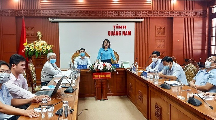 Bà Trần Thị Kim Hoa - Giám đốc Sở Nội vụ, Phó trưởng BCĐ tỉnh phát biểu tại hội nghị.