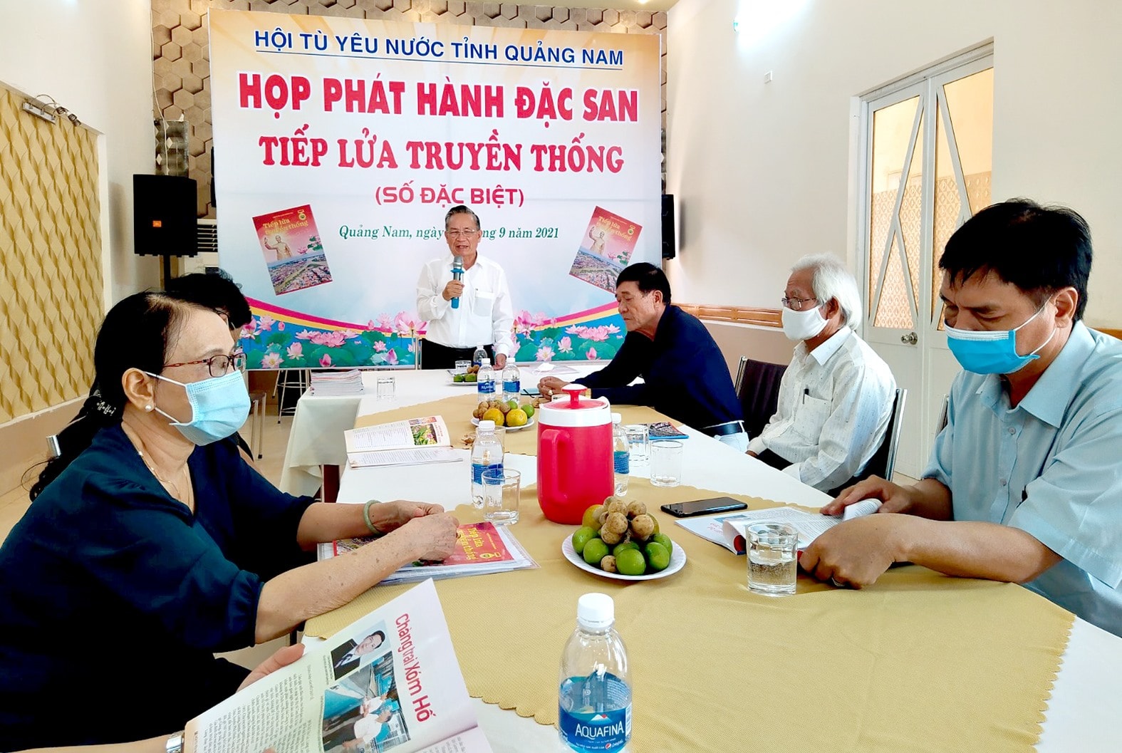 Hội Tù yêu nước Quảng Nam họp ra mắt Tập san Tiếp lửa truyền thống (số đặc biệt). Ảnh: PHƯƠNG THẢO