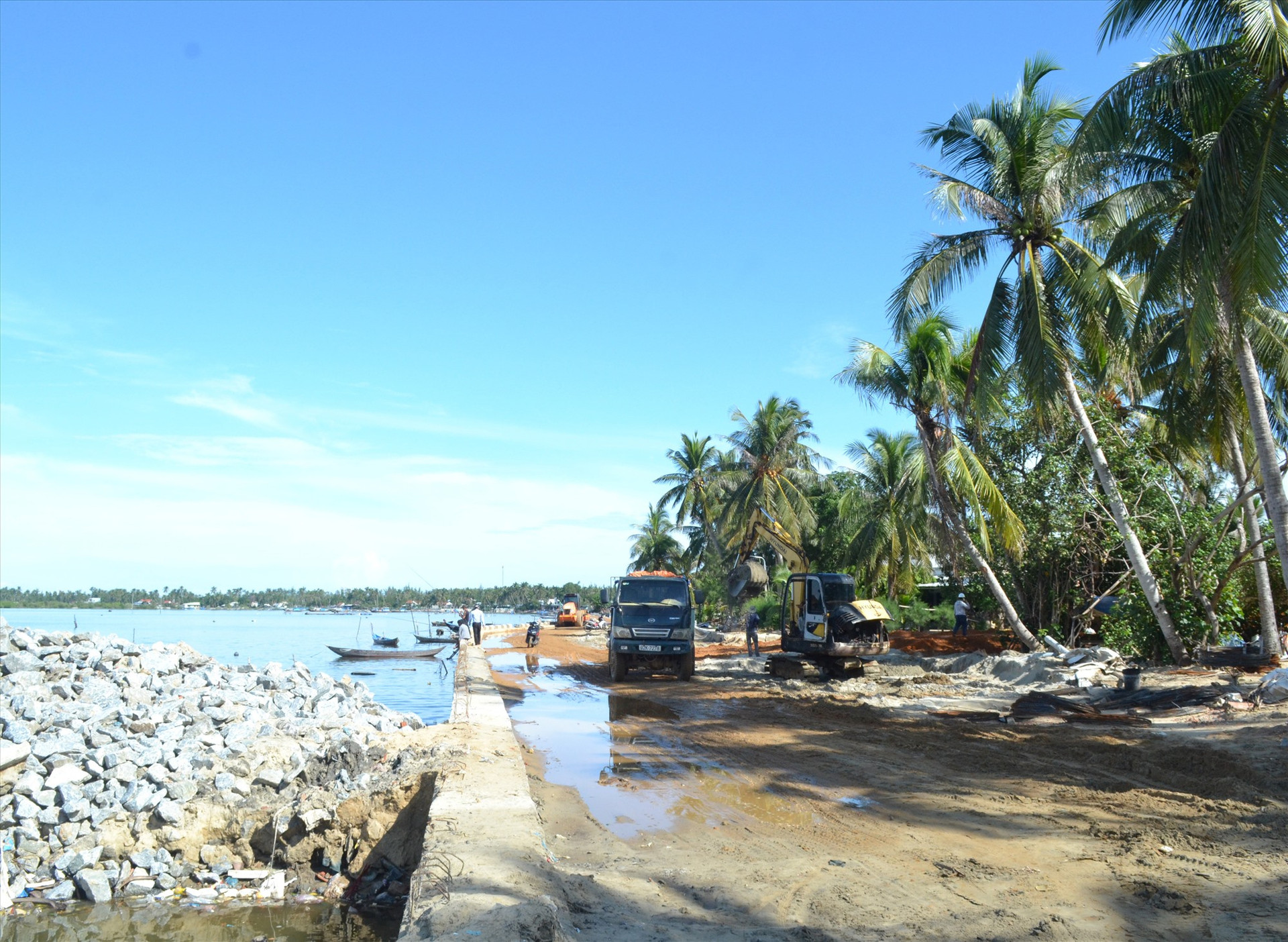 Giai đoạn 4 dự án chống xói lở khẩn cấp và bảo vệ bờ biển xã đảo Tam Hải sắp hoàn thành, đưa vào sử dụng. Ảnh: VIỆT NGUYỄN