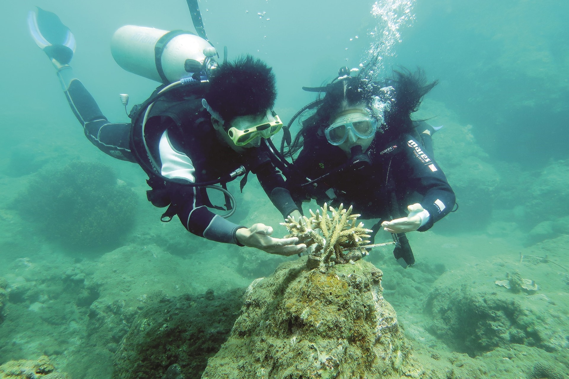 Cleaning seabed in Quang Nam