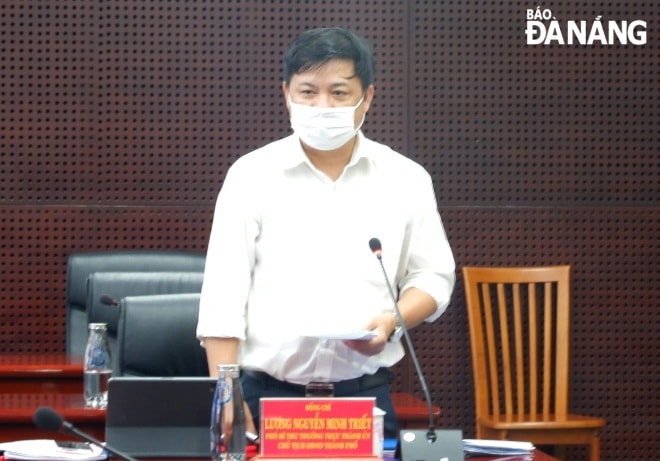 Uỷ viên dự khuyết Trung ương Đảng, Phó Bí thư Thường trực Thành uỷ, Chủ tịch HĐND thành phố Lương Nguyễn Minh Triết phát biểu tại cuộc họp Ban Chỉ đạo phòng, chống Covid-19 chiều 29-9. Ảnh: PHAN CHUNG