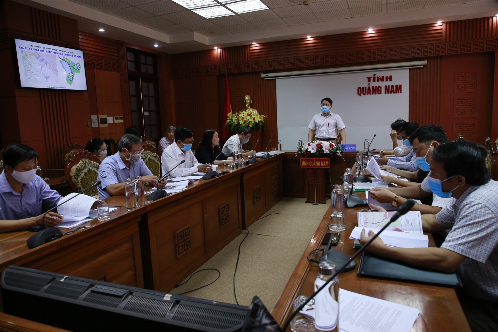 Phó Chủ tịch UBND tỉnh Trần Văn Tân yêu cầu gấp rút đẩy nhanh dự án. Ảnh: T.C