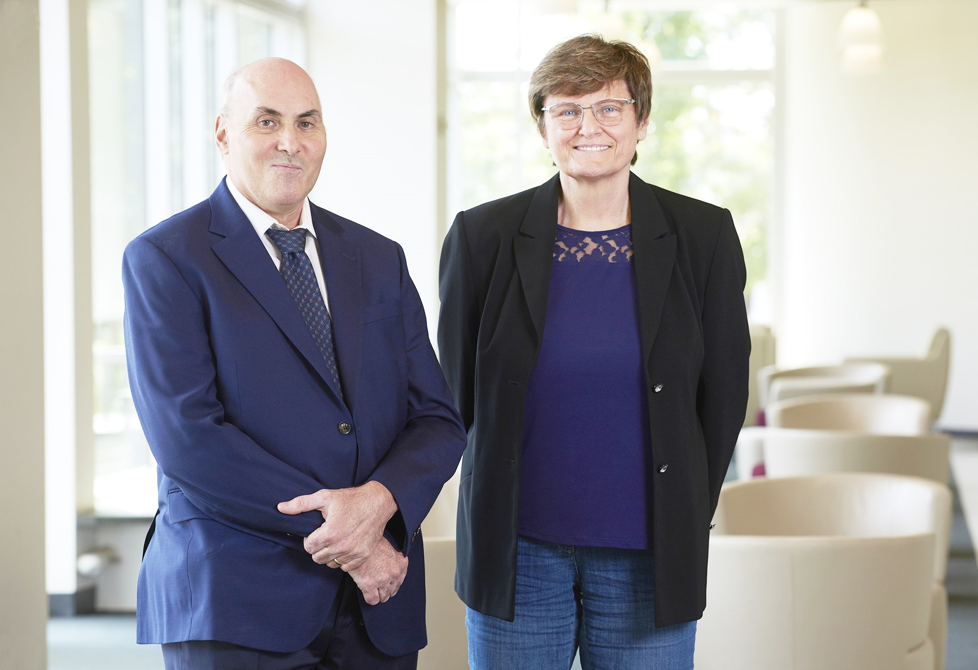 Hai nhà nghiên cứu Drew Weissman (trái) và Katalin Karikó, những chủ nhân của nhiều giải thưởng lớn liên quan đến đột phá trong khoa học đời sống, bao gồm vắc xin Covid-19 mRNA. Ảnh: Penn Medicine