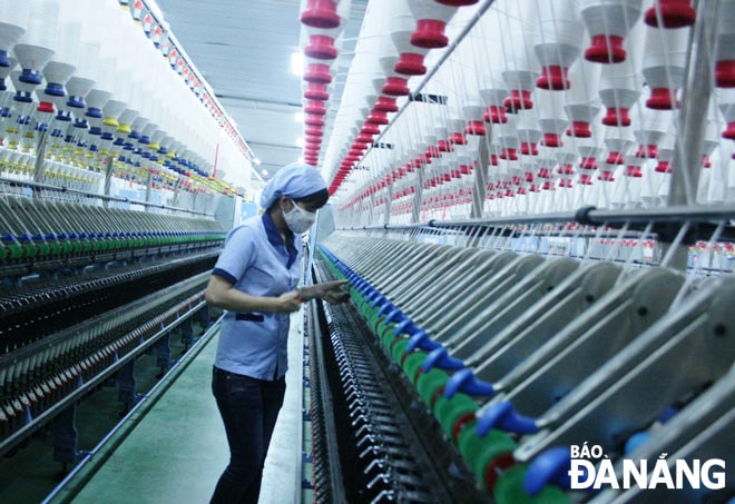 Phân xưởng kéo sợi của Tổng Công ty CP Dệt May Hòa Thọ. Ảnh: V.T.L