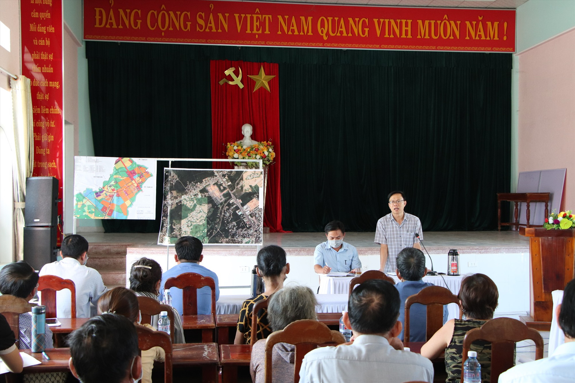 UBND huyện Phú Ninh tổ chức đối thoại về dự án vào chiều 1.10. Ảnh: T.H