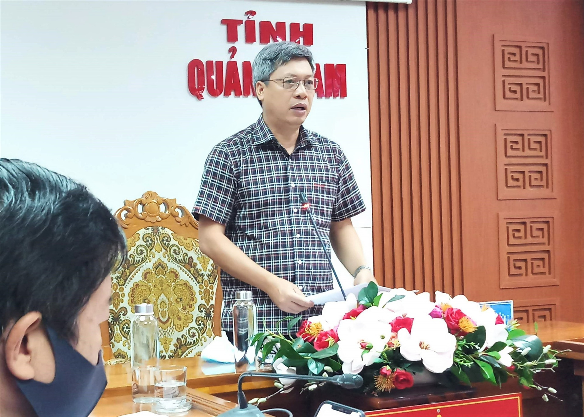Phó Chủ tịch UBND tỉnh Hồ Quang Bửu đề xuất kiến nghị tại cuộc họp trực tuyến. Ảnh: A.N