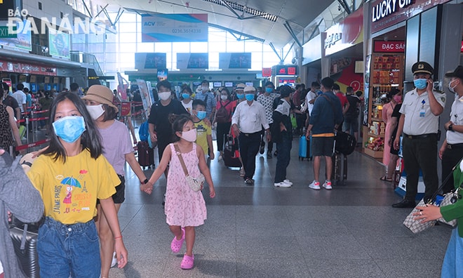 Thành phố thống nhất kế hoạch khai thác các chuyến bay nội địa theo đề nghị của Cục Hàng không Việt Nam . Ảnh: PHƯƠNG UYÊN