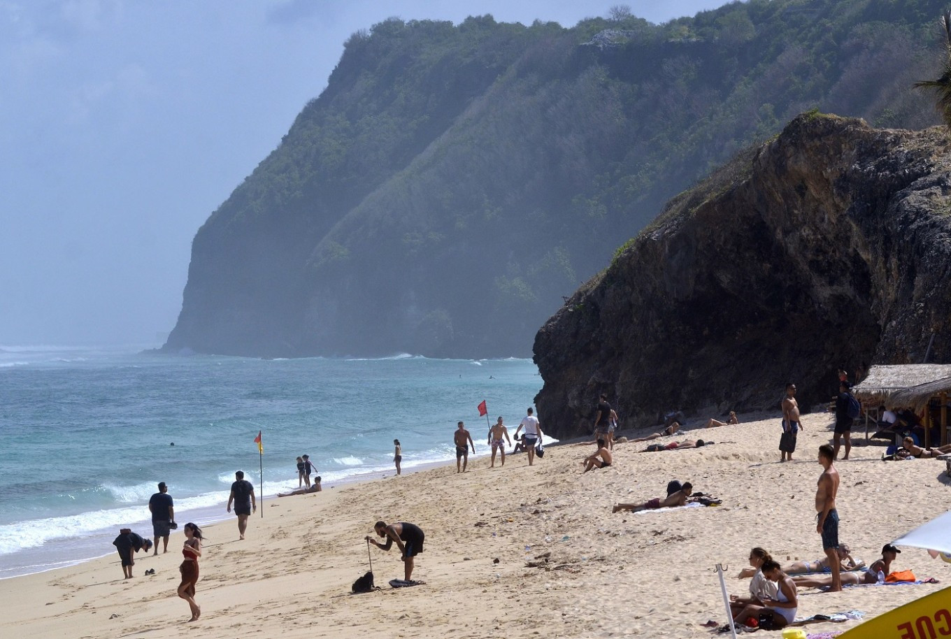 Đảo Bali, Indonesia từng đón nhiều khách du lịch quốc tế trước đại dịch Covid-19. Ảnh: JakartaPost
