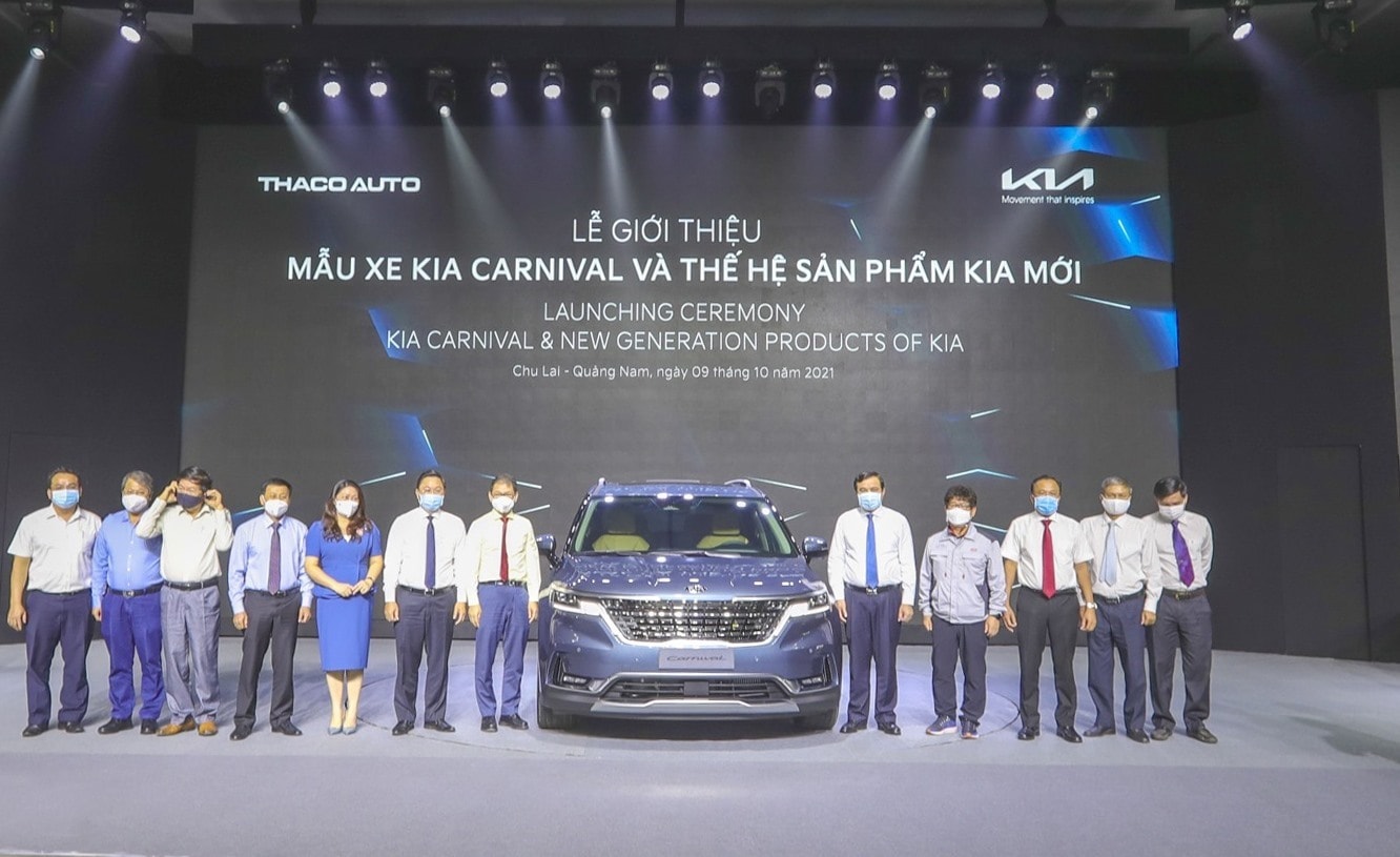 Quang Nam leaders at the launching ceremony of Kia Carnival and new generation products of Kia