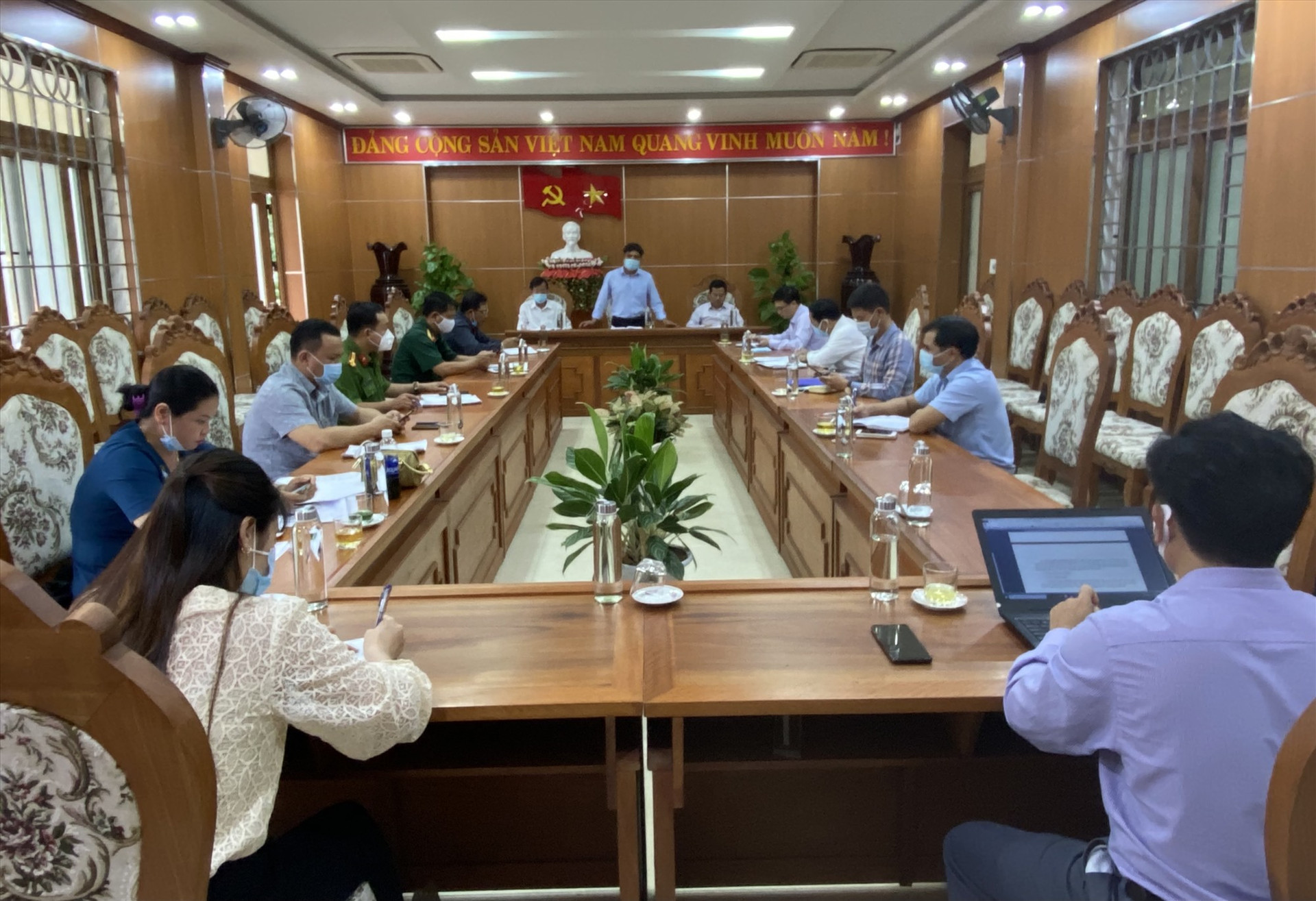 HÌNH: BCĐ Phòng chống dịch Covid-19 huyện Phước Sơn họp khẩn, bàn phương án chống dịch