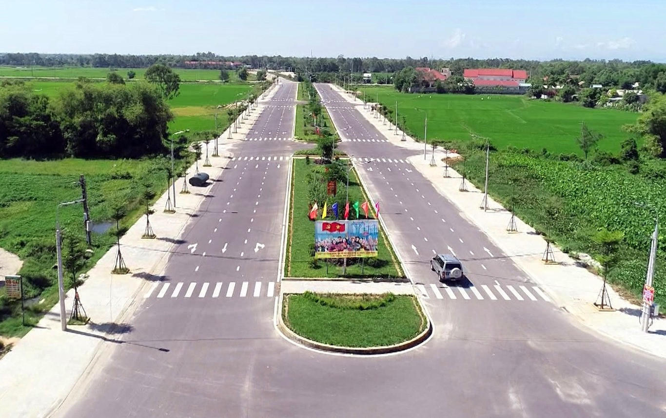 Nhiều tuyến đường được thị trấn Hà Lam đầu tư làm mới. Ảnh: MT