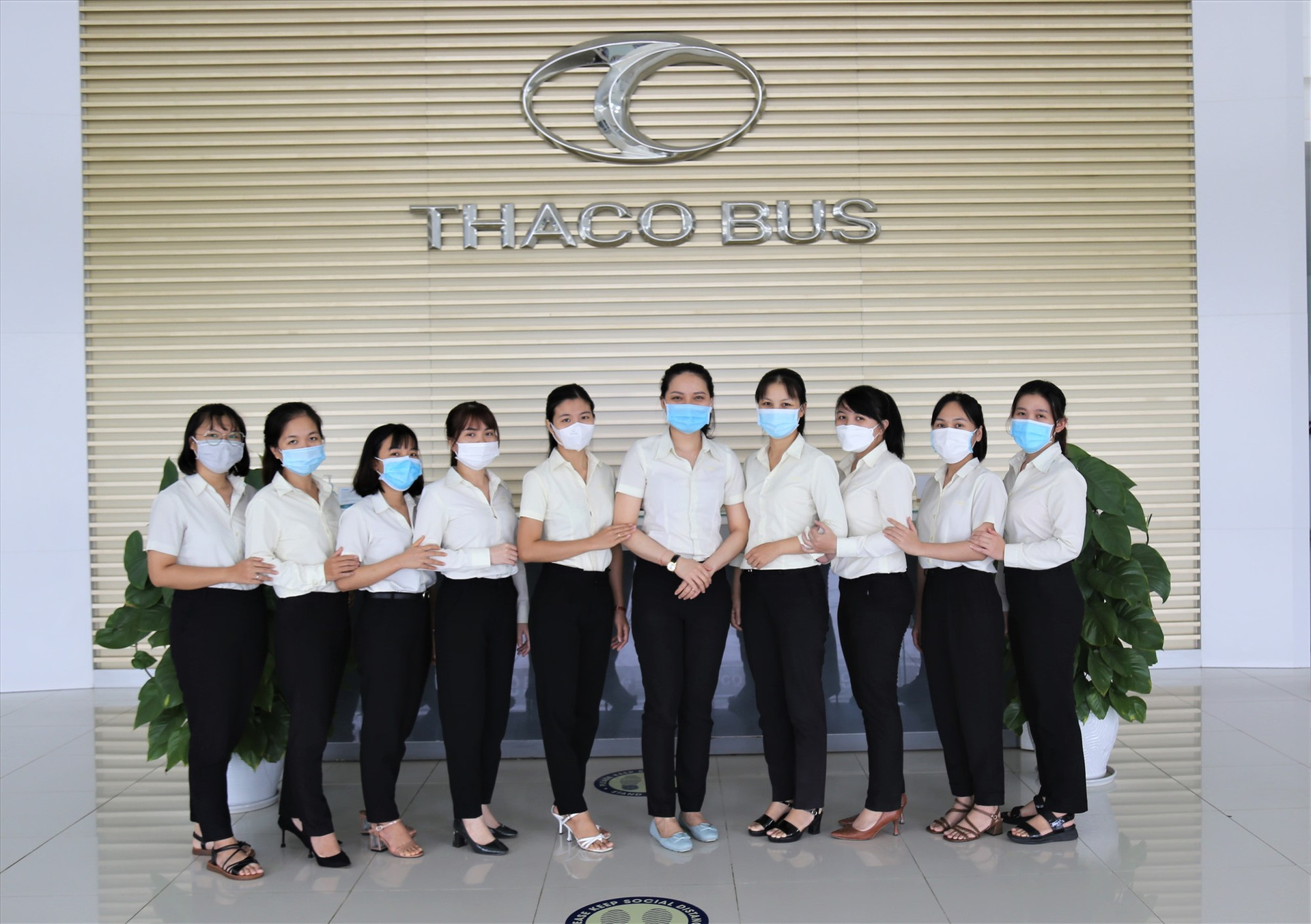 Các nữ nhân sự thuộc Trung tâm R&D nhà máy Bus Thaco.