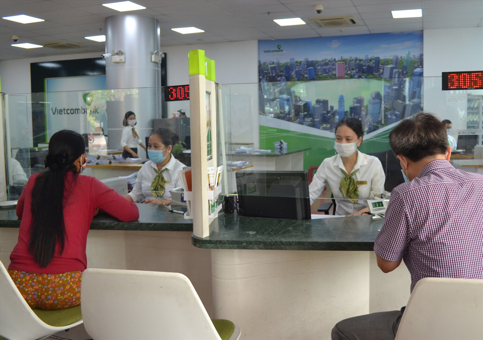 Vietcombank Quảng Nam đang kích cầu để tăng trưởng mạnh tín dụng cuối năm. Ảnh: VIỆT NGUYỄN