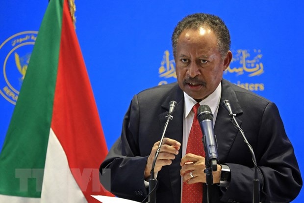 Thủ tướng Sudan Abdalla Hamdok trong cuộc họp báo tại Khartoum, ngày 15-8-2021. (Ảnh: AFP/TTXVN)