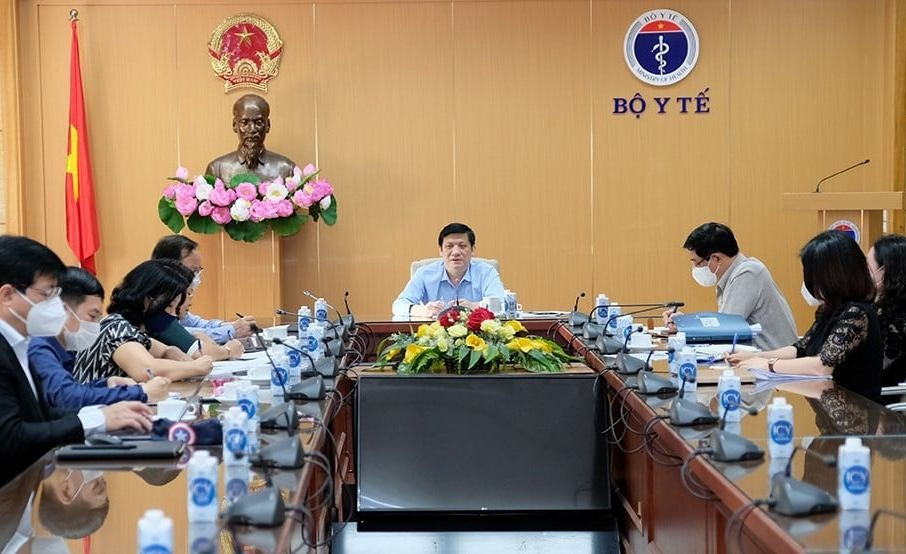 Bộ trưởng Bộ Y tế Nguyễn Thanh Long chủ trì cuộc họp với các đơn vị liên quan về công tác tiêm chủng vắc xin phòng Covid-19 cho trẻ em.