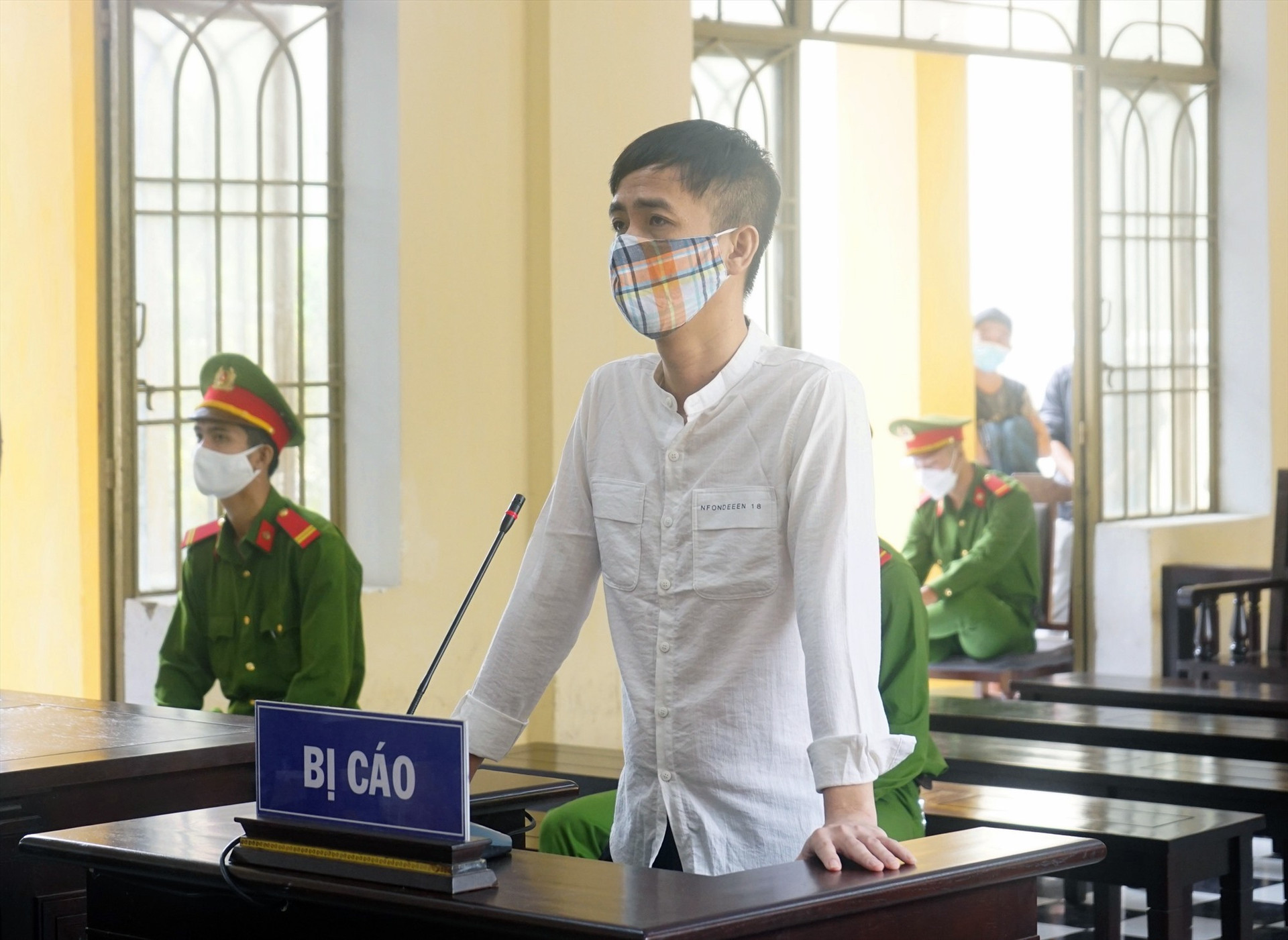 Bị cáo Nguyễn Văn Chánh tại phiên tòa. Ảnh: P.L