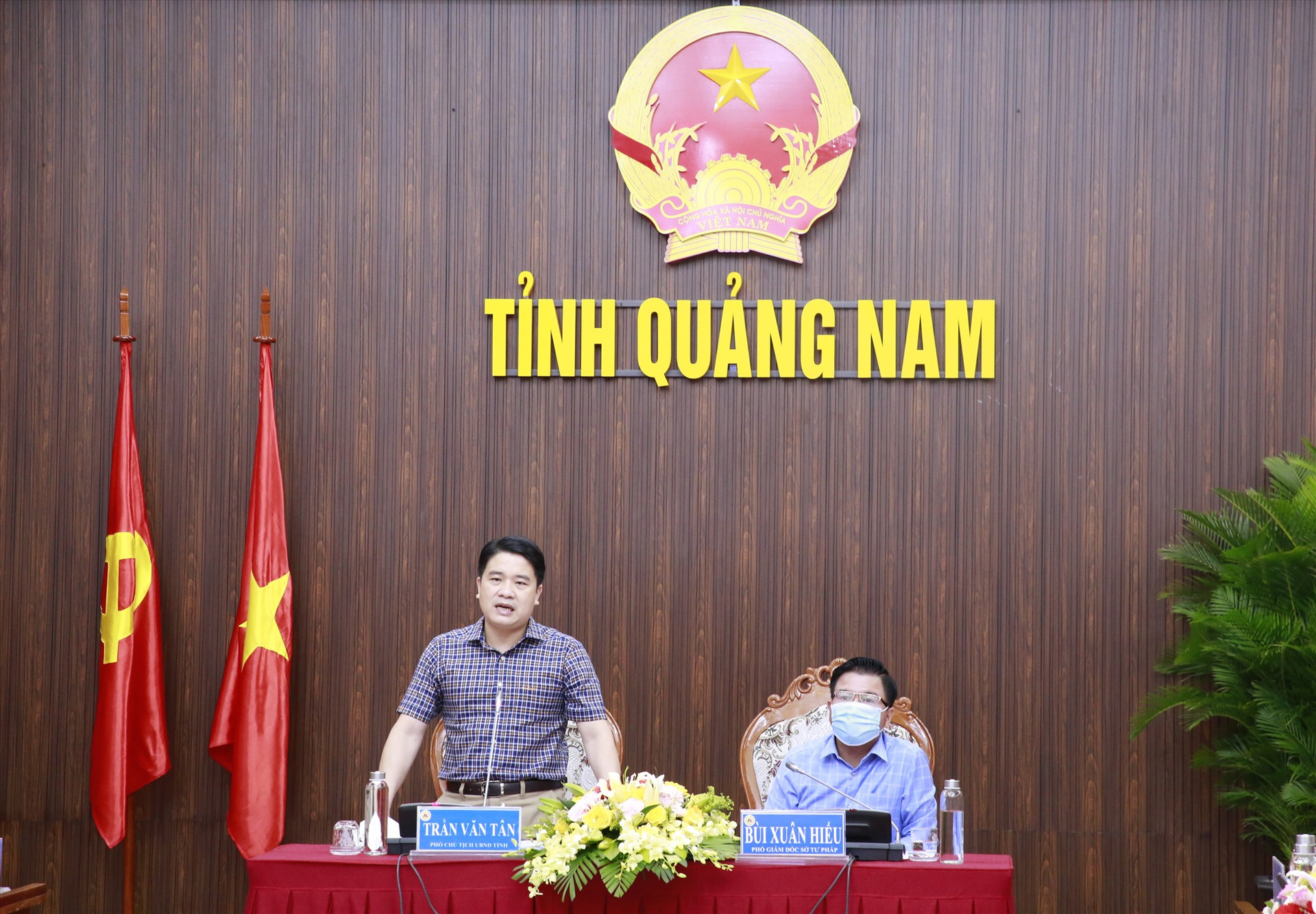 Phó Chủ tịch UBND tỉnh Trần Văn Tân phát biểu chủ trì hội nghị sáng nay 9.11. Ảnh: C.Đ