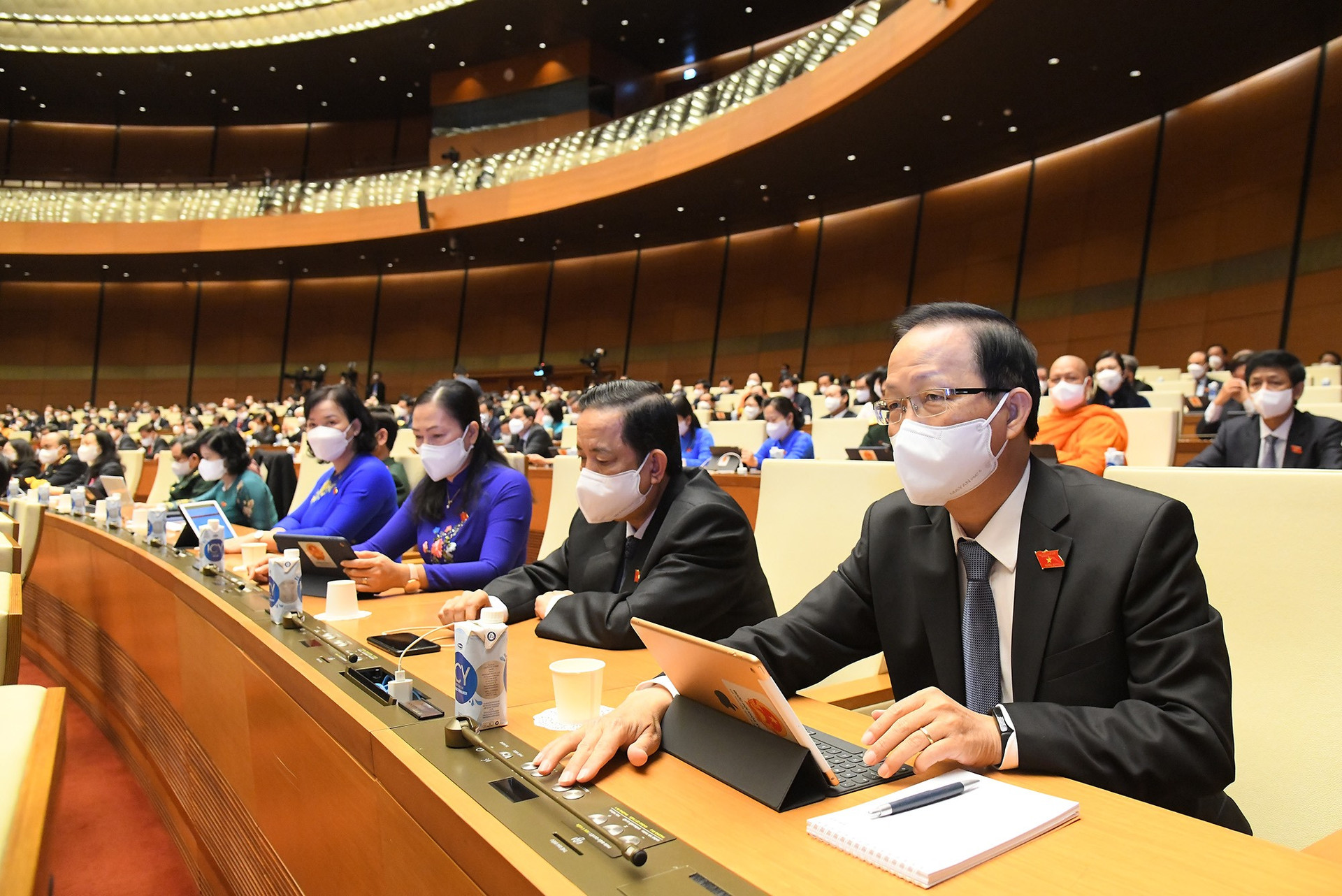 Quốc hội biểu quyết thông qua Nghị quyết về hoạt động chất vấn tại kỳ họp thứ 2, Quốc hội khóa XV.