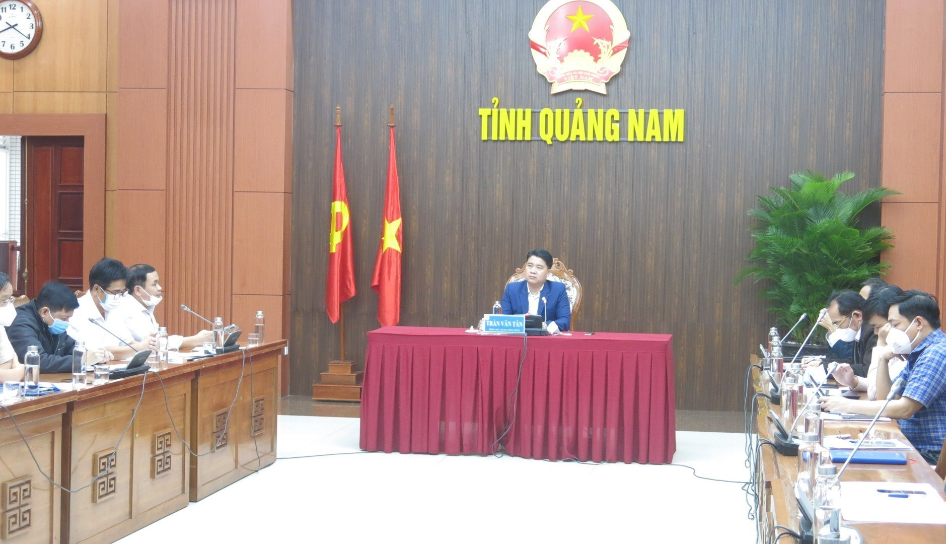 Phó chủ tịch UBND tỉnh Trần Văn Tân chủ trì cuộc họp