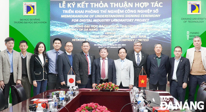 Trường Đại học Bách khoa, Đại học Đà Nẵng hợp tác với Công ty TNHH Hitachi Systems (Nhật Bản) để phát triển phòng thí nghiệm tiên tiến (Ảnh chụp thời điểm không có Covid-19). Ảnh: PV