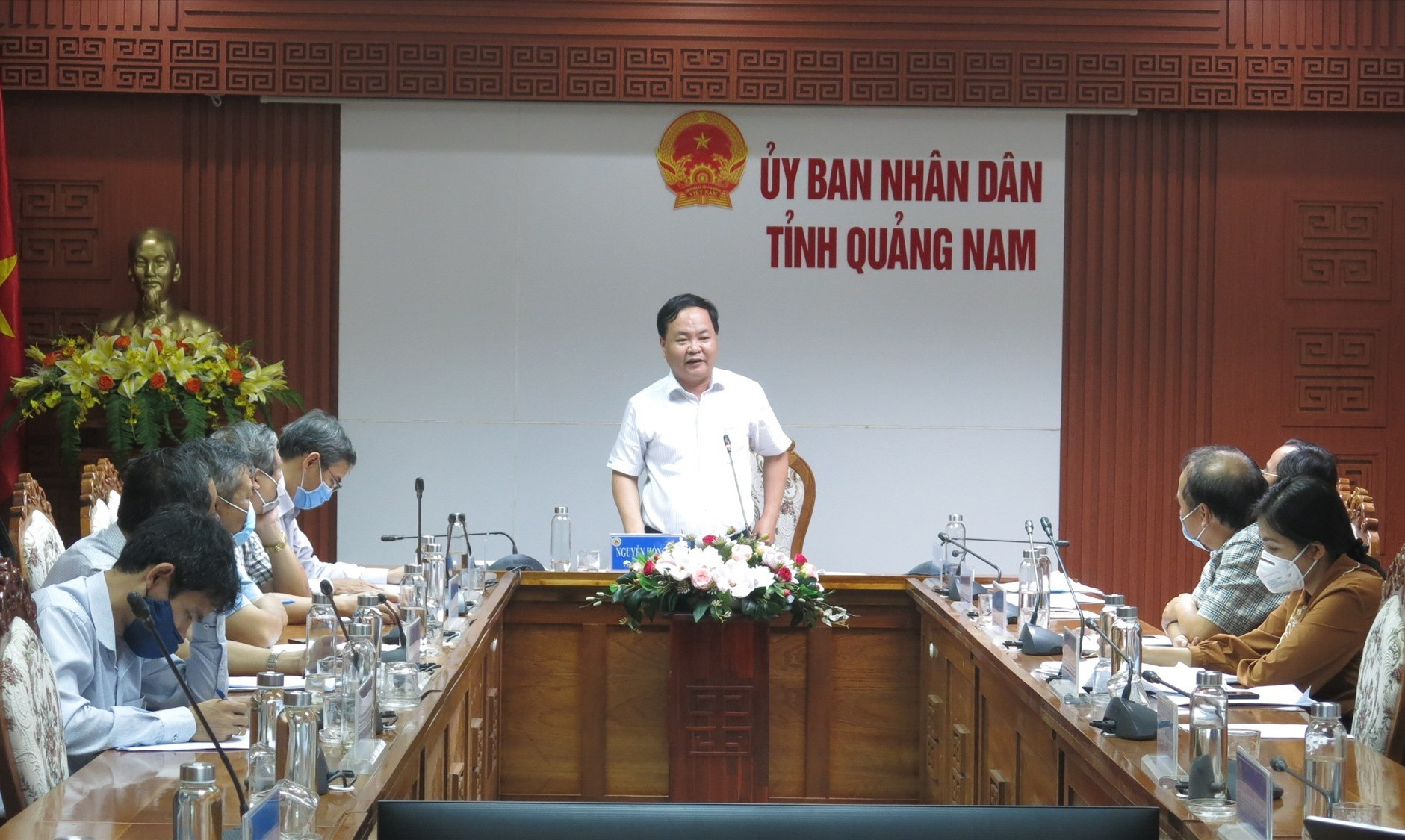Phó Chủ tịch UBND tỉnh Nguyễn Hồng Quang chủ trì cuộc họp chiều 19.11