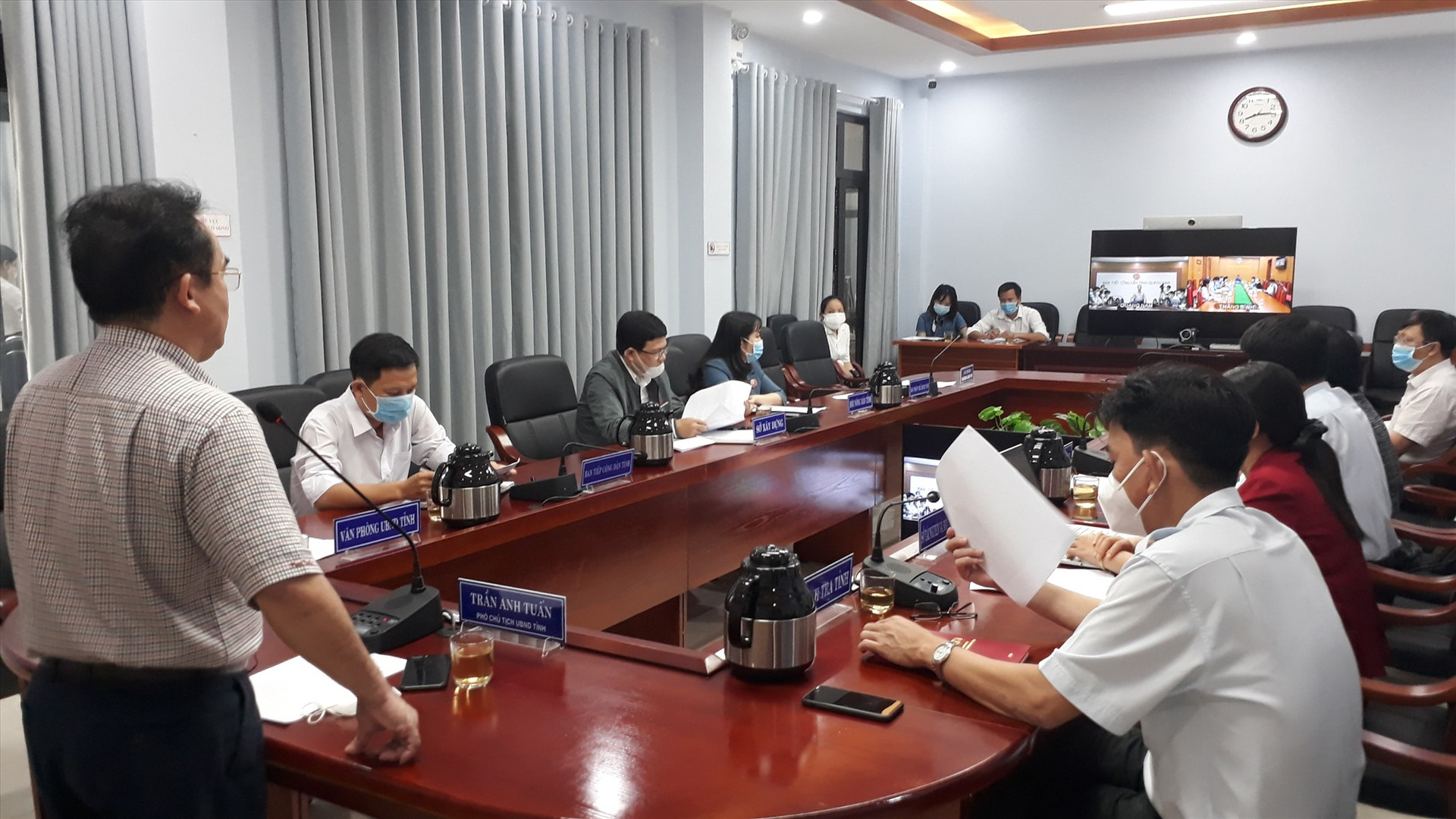 Phó Chủ tịch UBND tỉnh Trần Anh Tuấn yêu cầu các sở, ngành địa phương quan tâm giải quyết kiến nghị của công dân như của mình. Ảnh: X.P