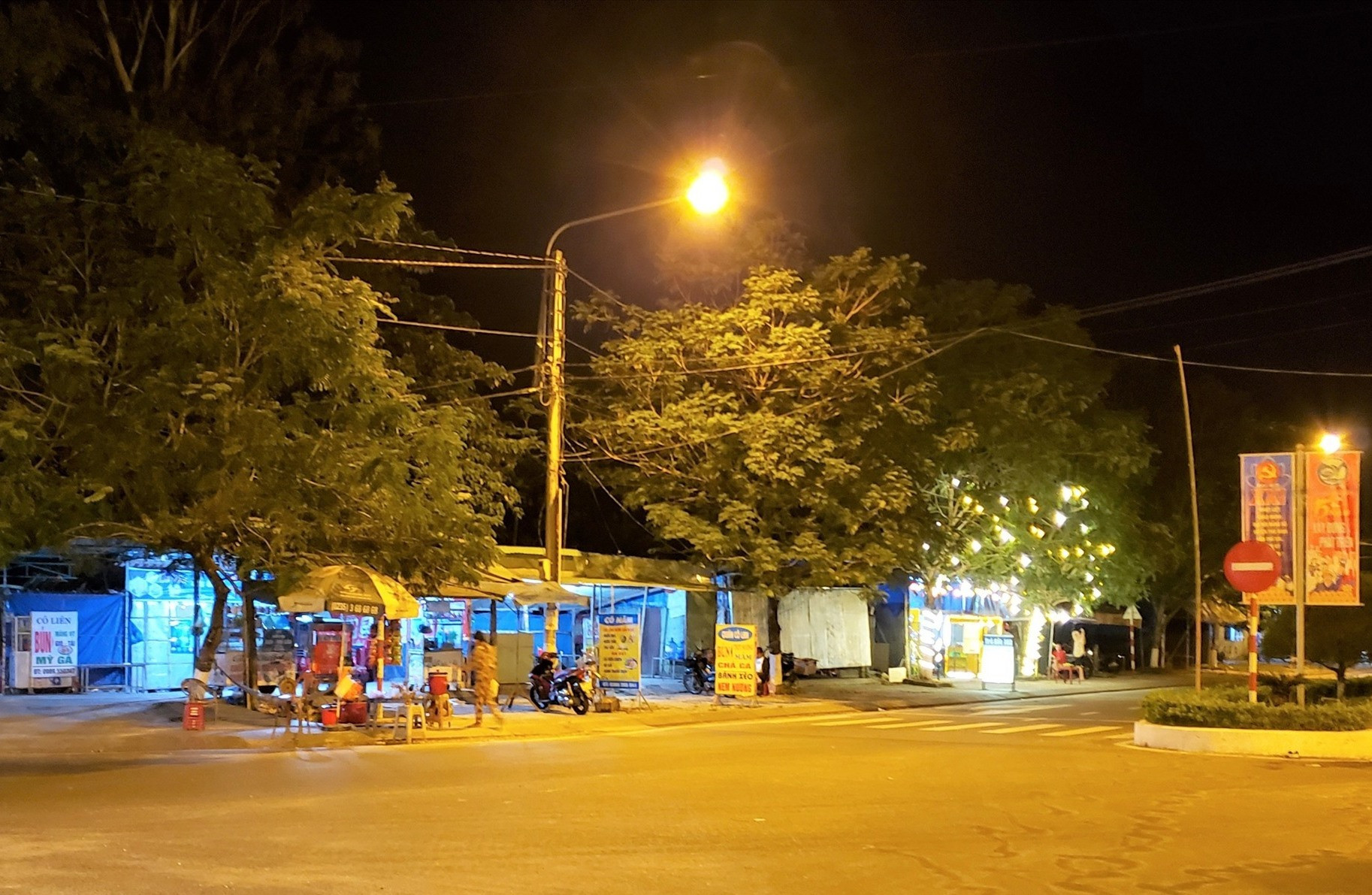 Thị trấn Phú Thịnh sẽ chỉ cho phép bán đồ ăn uống mang về. Ảnh: C.Đ