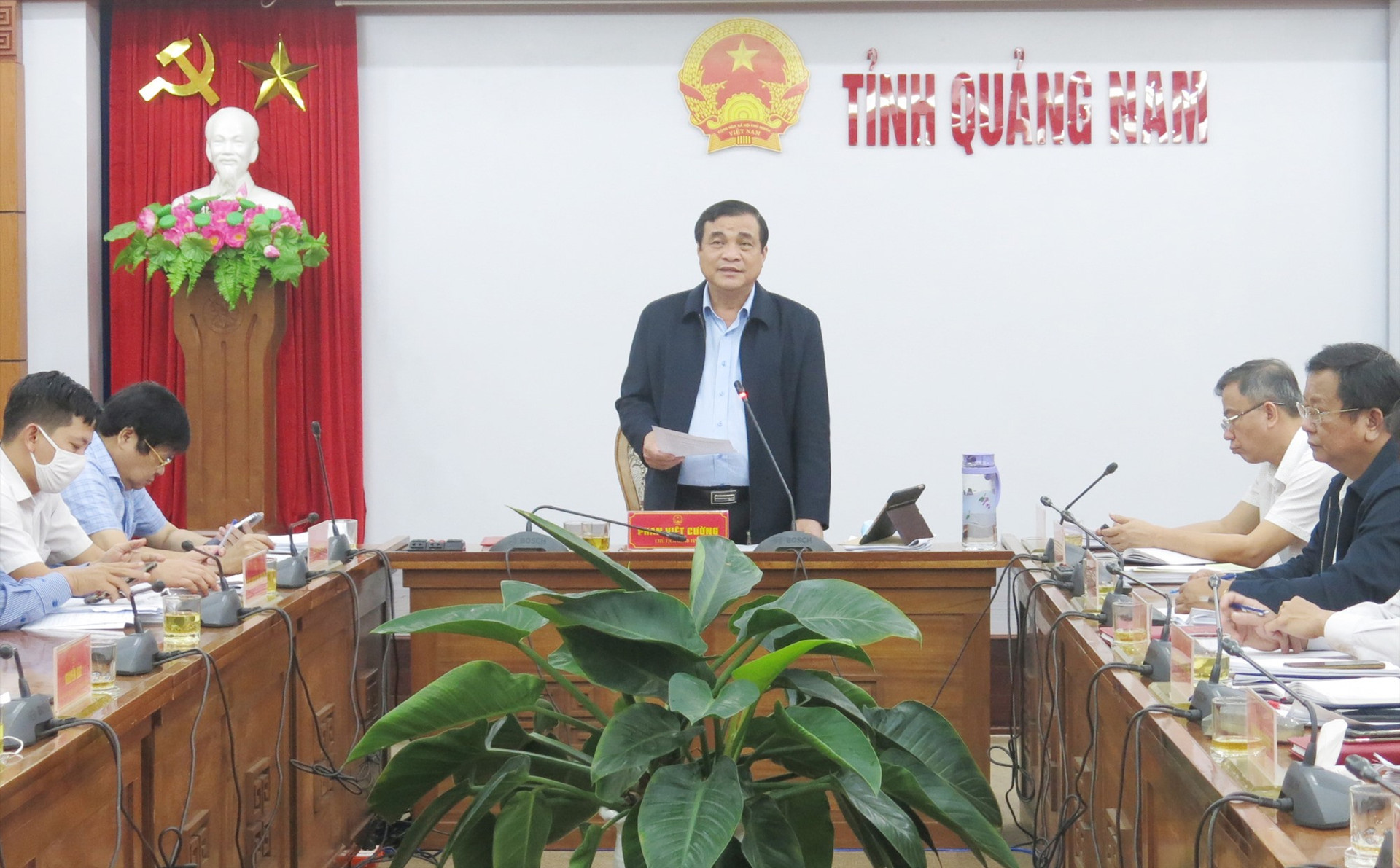 Ủy viên Trung ương Đảng - Bí thư Tỉnh ủy - Chủ tịch HĐND tỉnh Phan Việt Cường chủ trì phiên họp sáng 25.11.