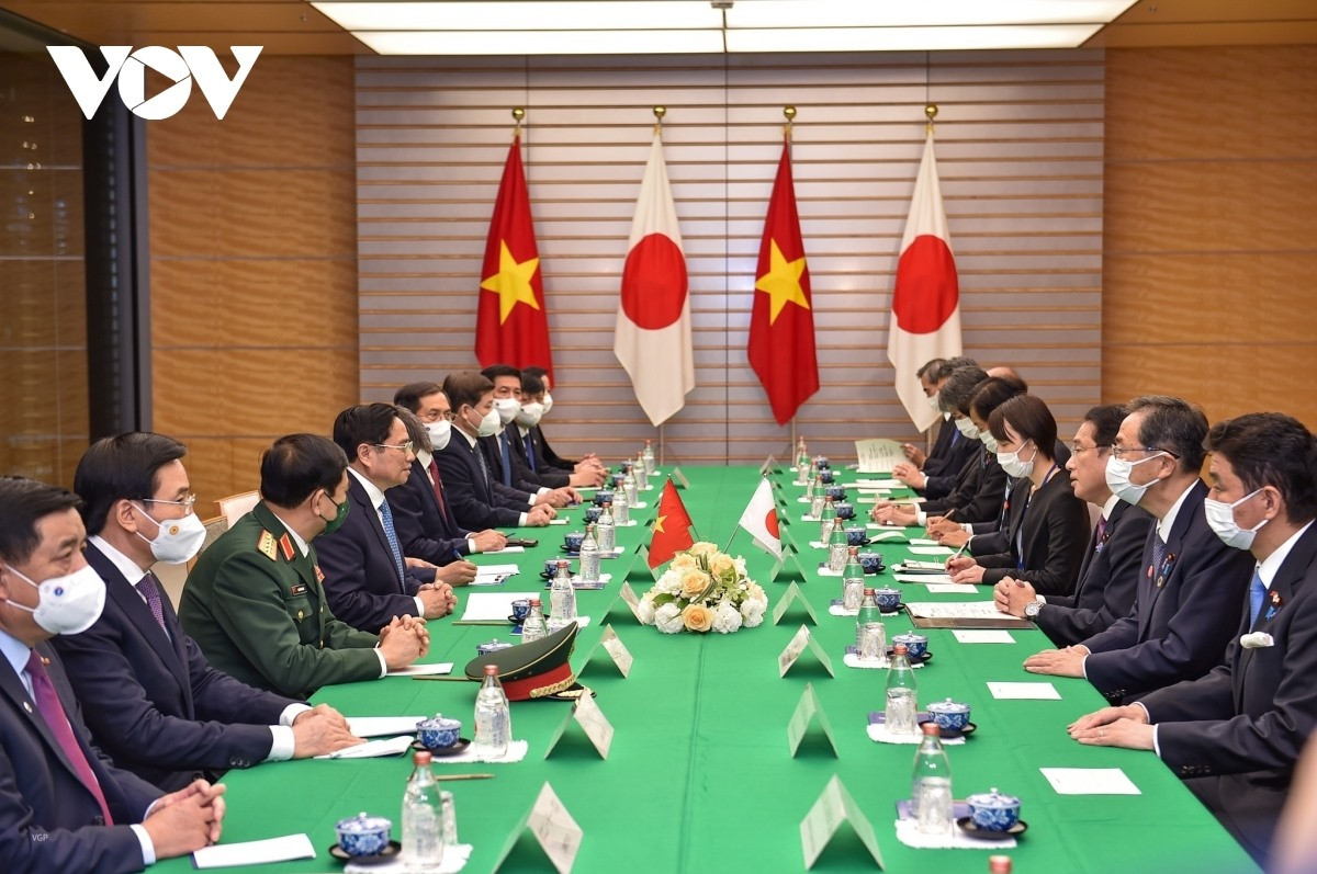 PM Pham Minh Chinh holds talks with his Japanese counterpart Kishida Fumio.