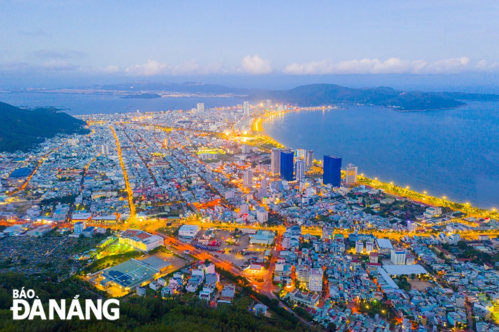 Hoàng hôn trên thành phố biển.