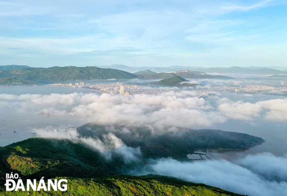Thành phố trong mây.