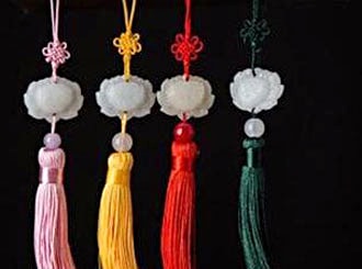 Ngọc bội cổ trang hình hoa sen. Ảnh: ST